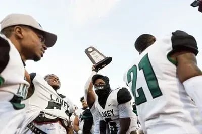 Last Chance U Team+Celebration+3